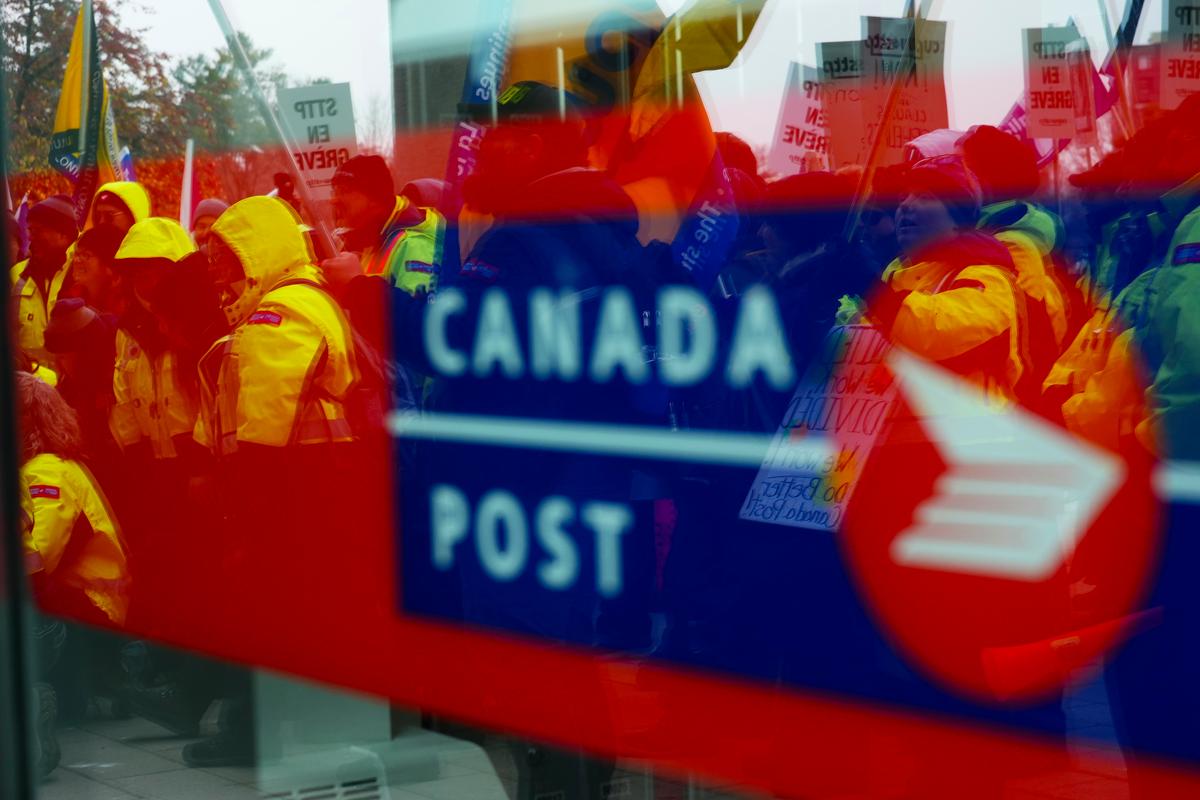 Union Says Canada Post Offers ‘Fall Short’ as Strike Deadline Nears