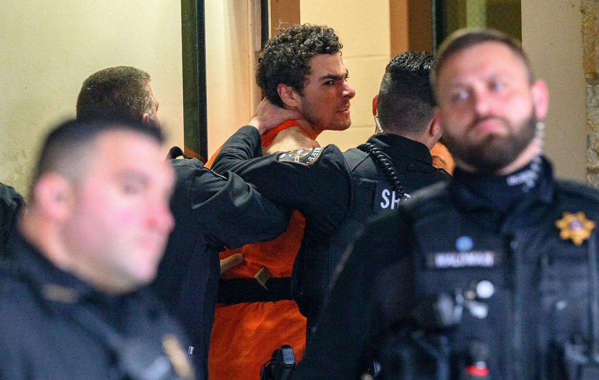 Suspect in UnitedHealthcare CEO Killing Fights Extradition to New York