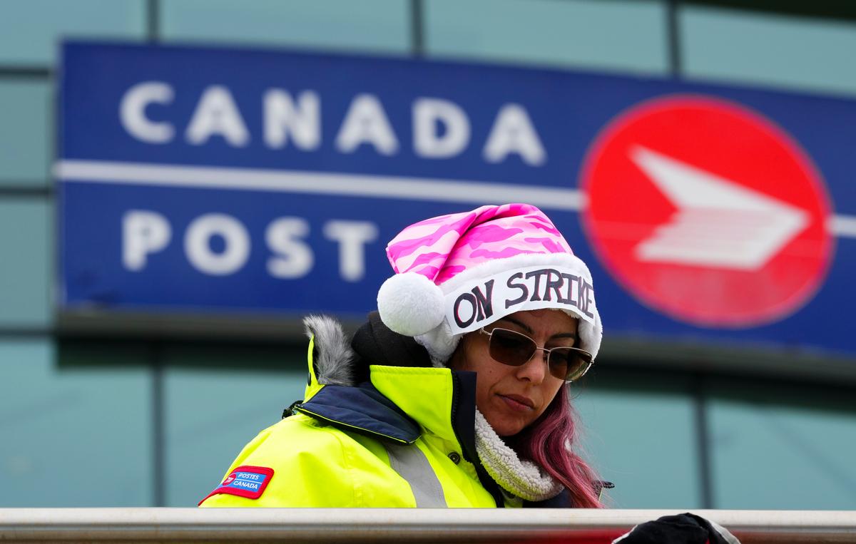 Tensions Rising Between Canada Post, Union as Strike Nears Four-Week Mark