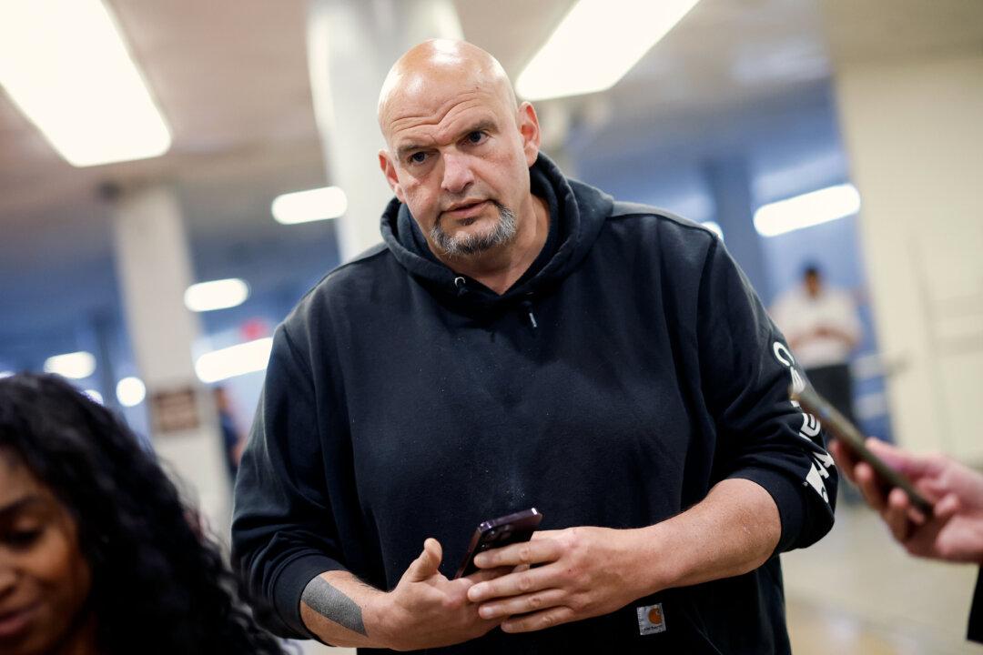 Fetterman Posts on Truth Social, Calls for Pardoning Trump