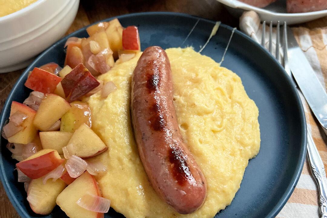 Chicken and Apple Sausage With Cheesy Grits Comes Together in 10 Minutes