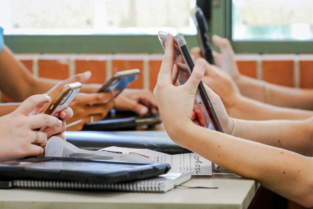 Nearly Half of US Teens Online ‘Constantly,’ Pew Report Finds