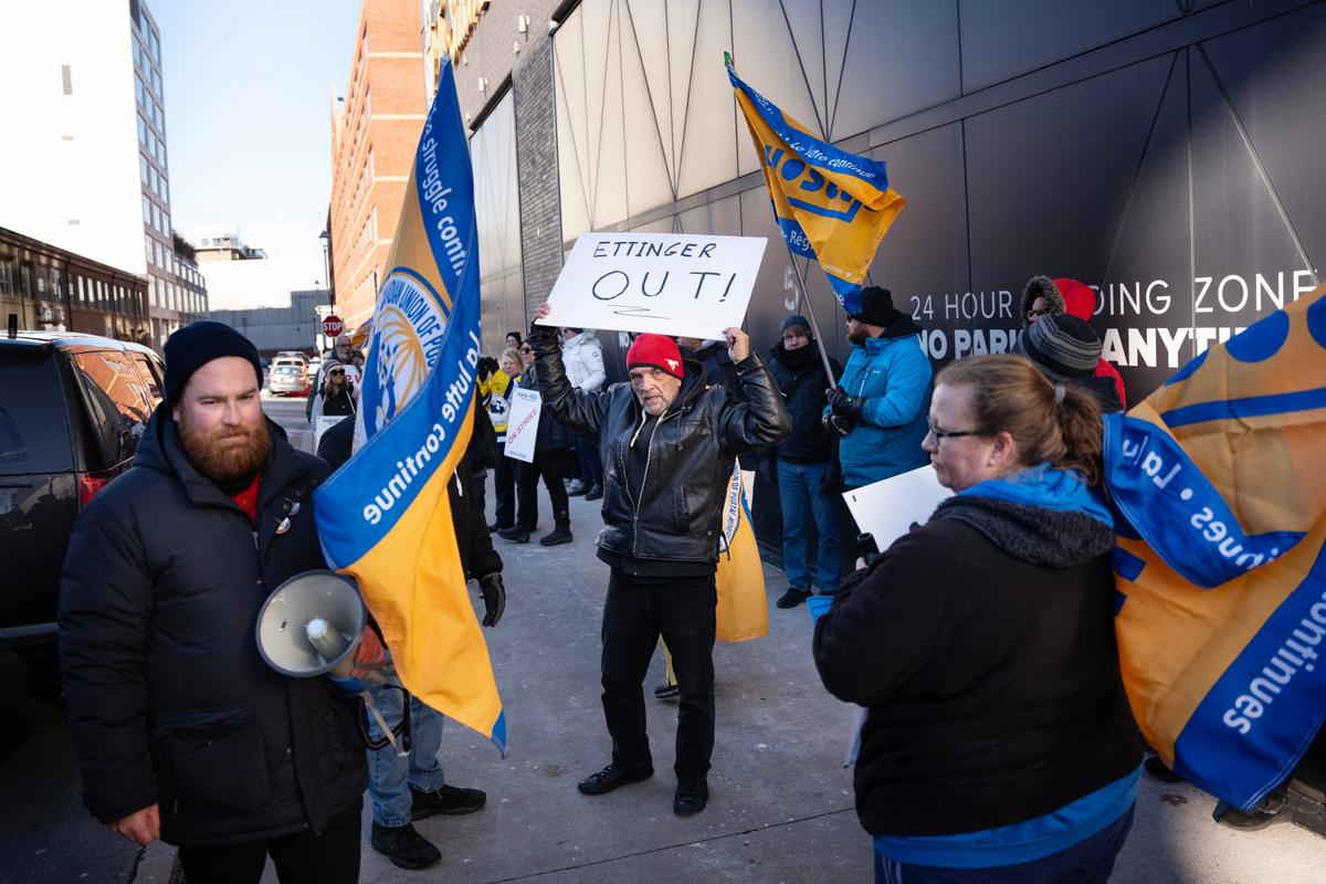 Public Support Key but Harder to Keep as Canada Post Strike Drags On, Experts Say