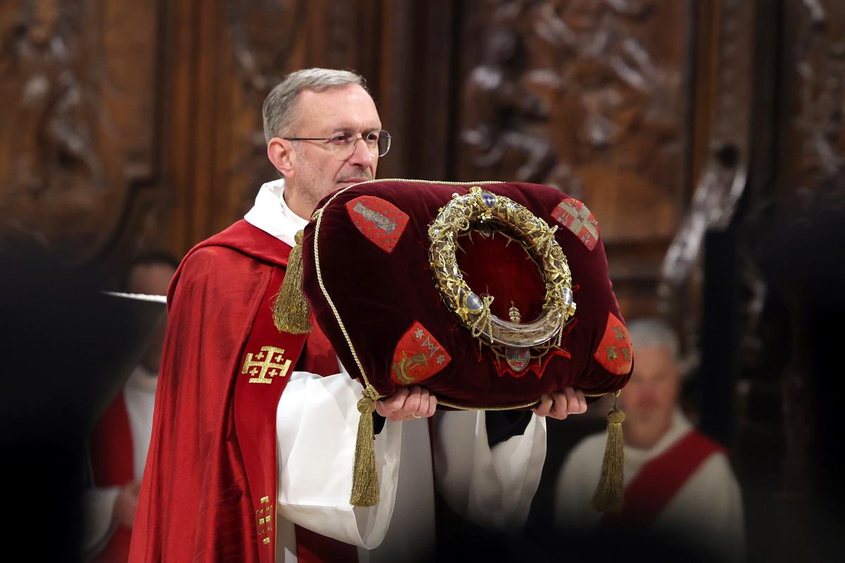 ‘Crown of Thorns’ Returns to Notre Dame Cathedral for Public Veneration