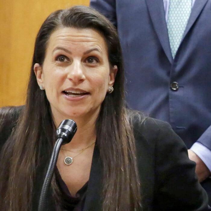 Former Manhattan Prosecutor to Represent Suspect in Killing of UnitedHealthcare’s CEO