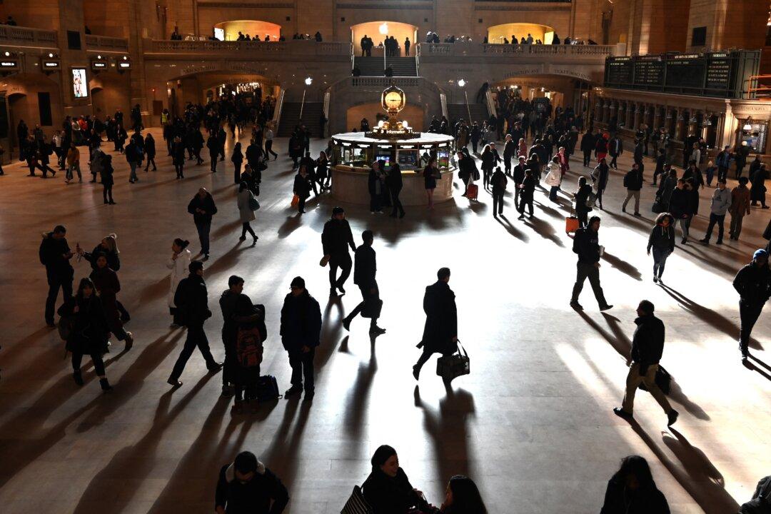 Senators Introduce ‘Lock the Clock’ Bill to Make Daylight Saving Time Permanent