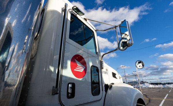 Canada Post Warns Customers of Delays as Employees Return to Work
