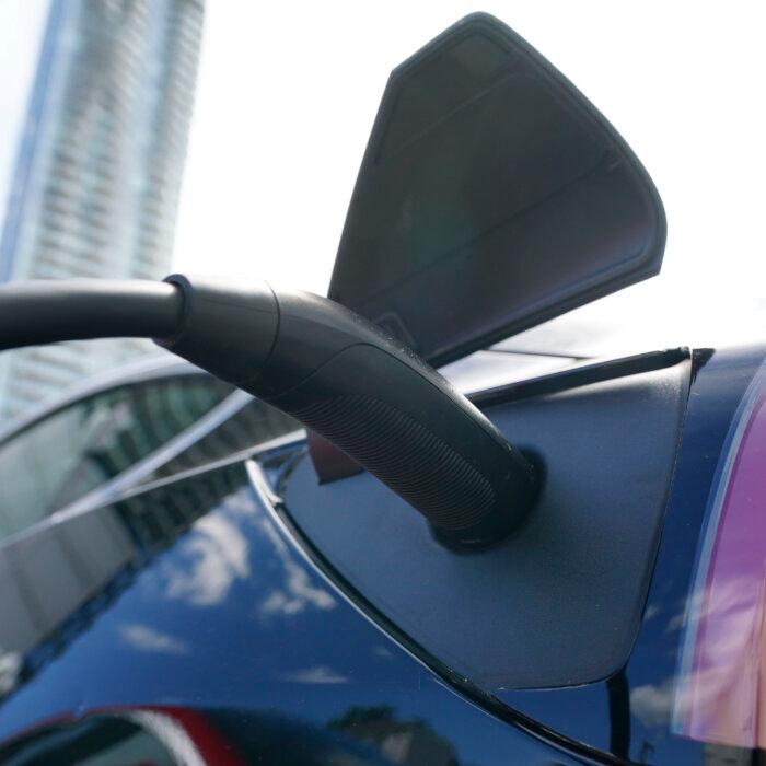 Quebec Adopts Rule Banning Sale of Most New Gas-Powered Vehicles by 2035