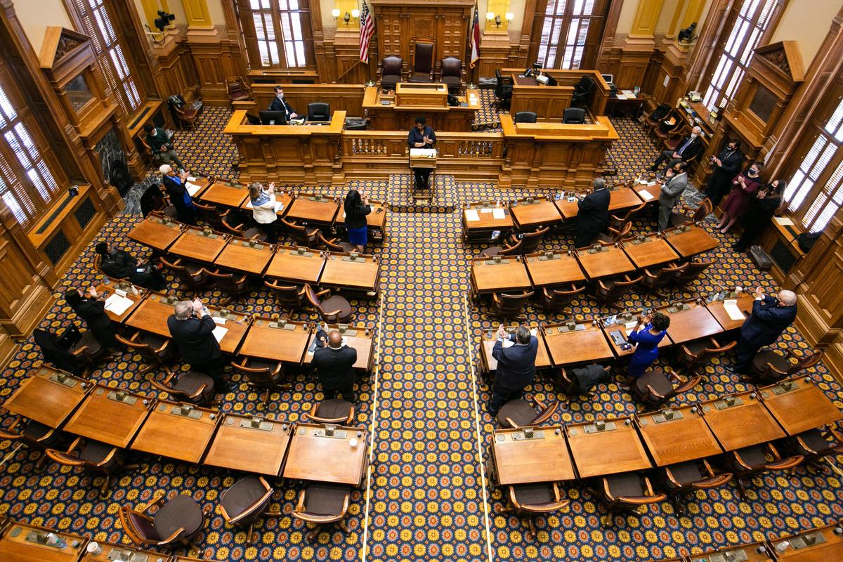 Trump Formally Wins Electoral College Vote thumbnail