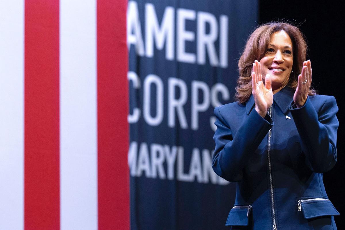 Harris Tells Disheartened Democrats to ‘Stay in the Fight’ After Election Defeat