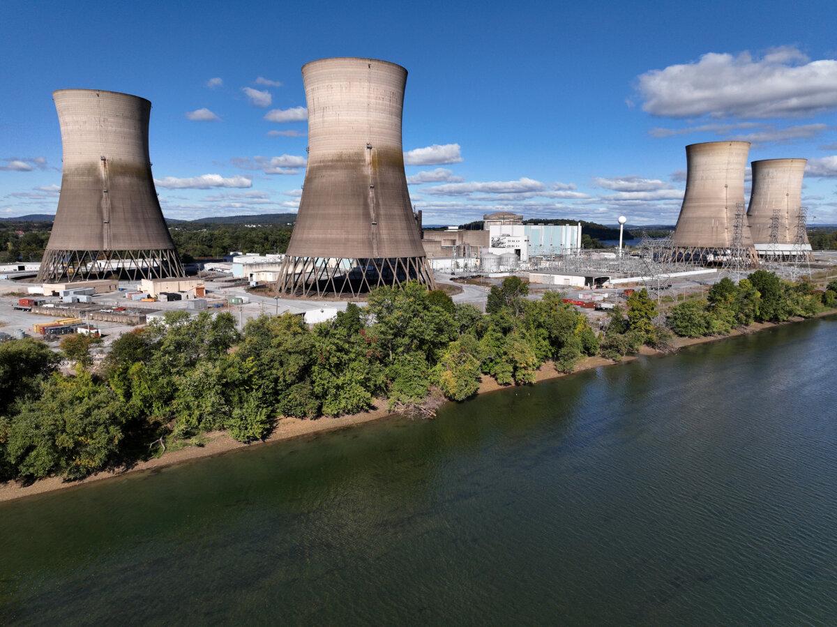 Small Reactor Innovations Spur Global Interest in Nuclear Energy | USNN World News The shuttered Three Mile Island nuclear power plant stands in the middle of the Susquehanna River near Middletown, Pa., on Oct. 10, 2024. (Chip Somodevilla/Getty Images)