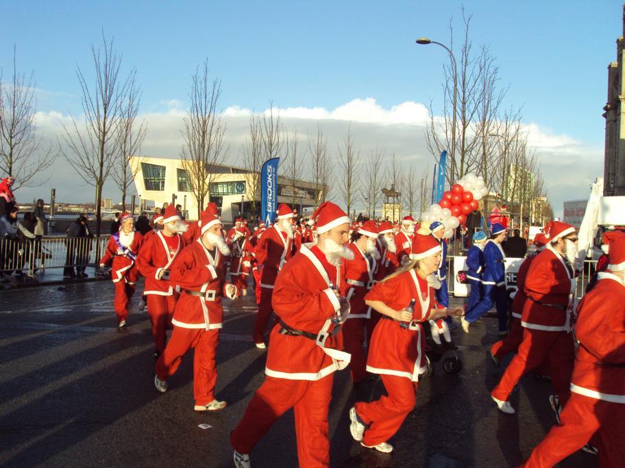 Santa Dash in Liverpool, UK, 2009. (Ben Kidlington/CC BY 2.0)