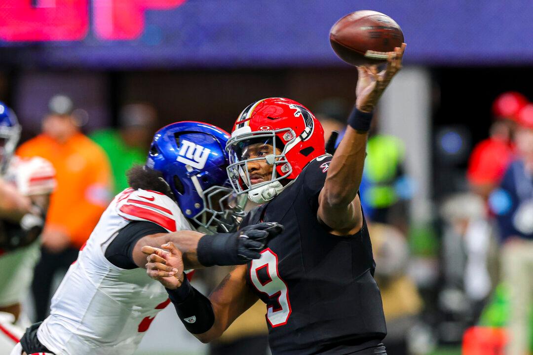 đ§Sports Brief: Turbo-Charged End of Year Football Spectacular