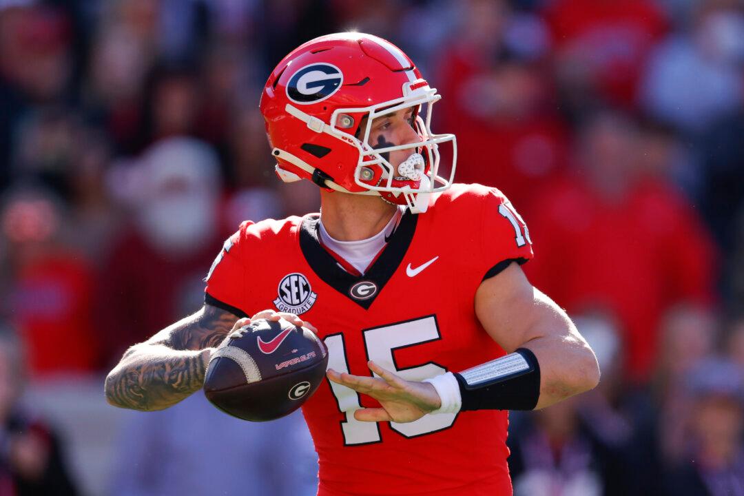 Bulldogs Coach Says Georgia Players Believe In Backup Quarterback Amid Carson Beck Injury