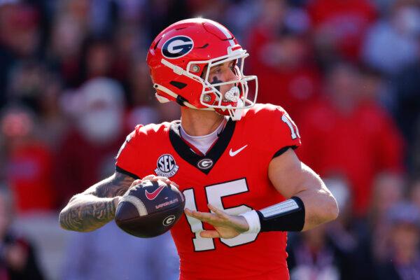 Bulldogs Coach Says Georgia Players Believe In Backup Quarterback Amid Carson Beck Injury