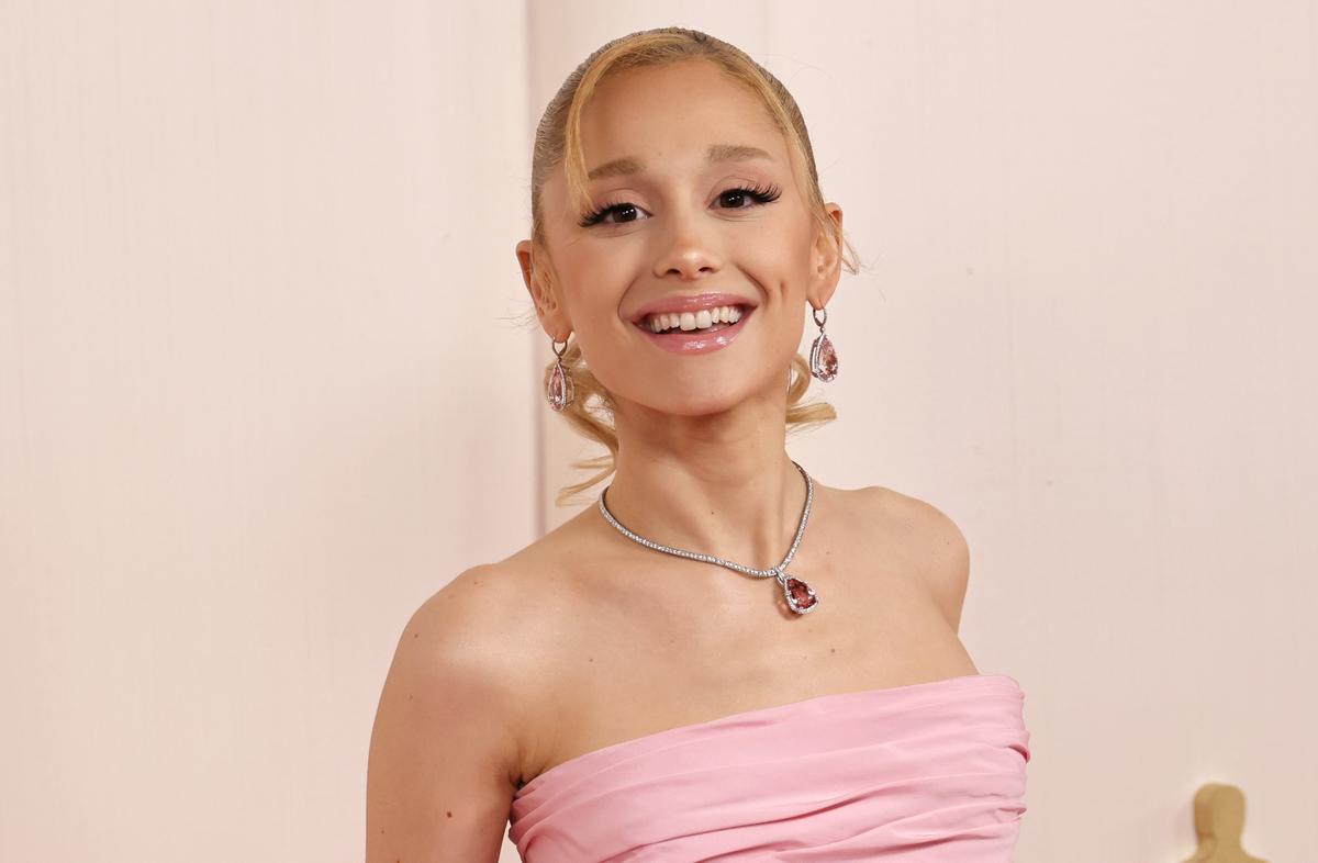 Ariana Grande Donates Christmas Gifts to Manchester Children’s Hospitals