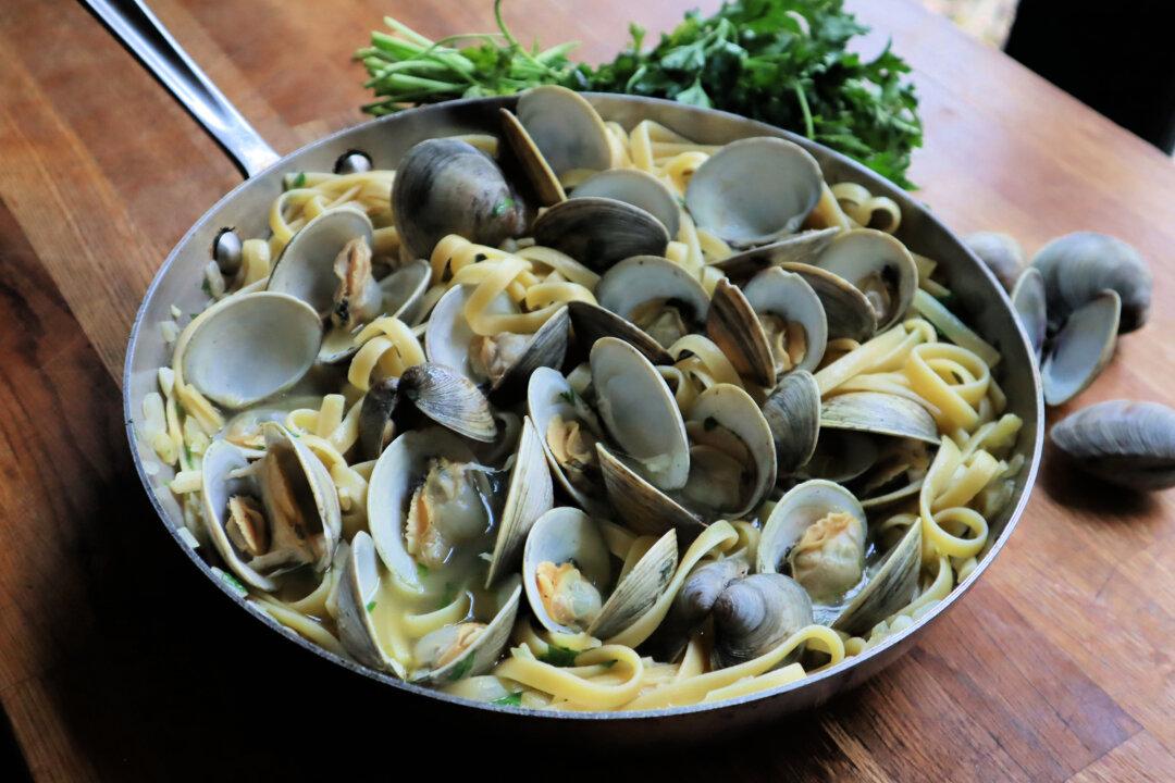 Pasta and Clams à la Famille Hoffman Offer a Taste of France