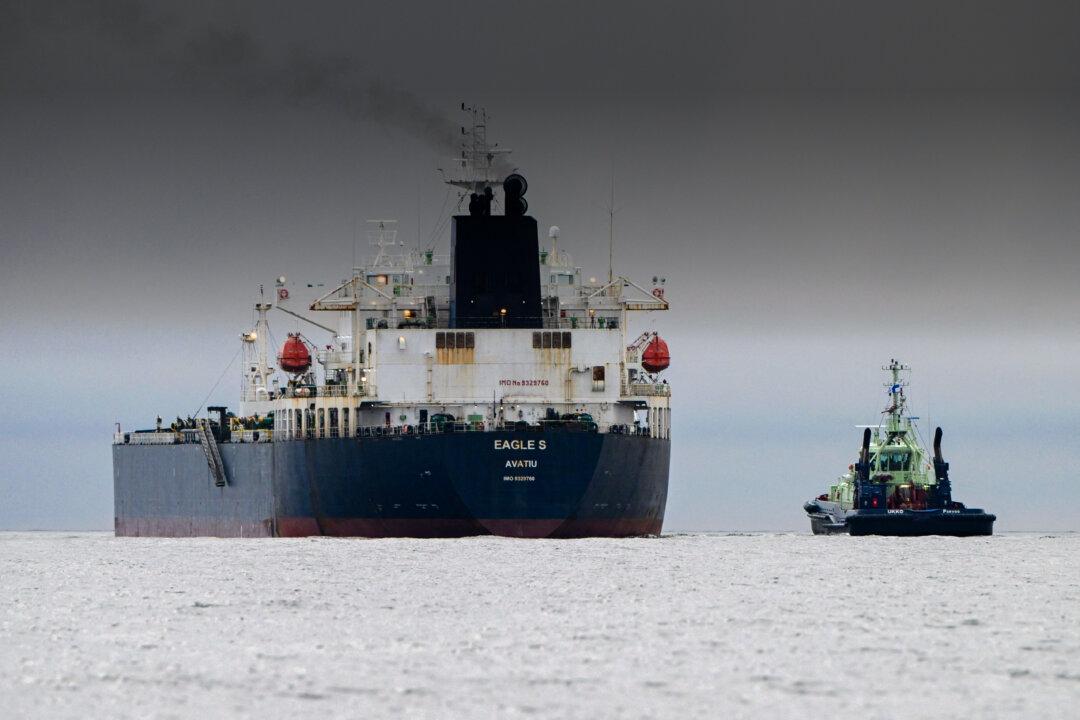 Russia Using Cook Islands’ Registry to Mask Its ‘Shadow Fleet,’ New Zealand Says