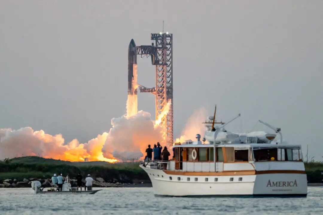 SpaceX Plans 8-Mile ‘Starpipe’ to Fuel Spaceship to Mars