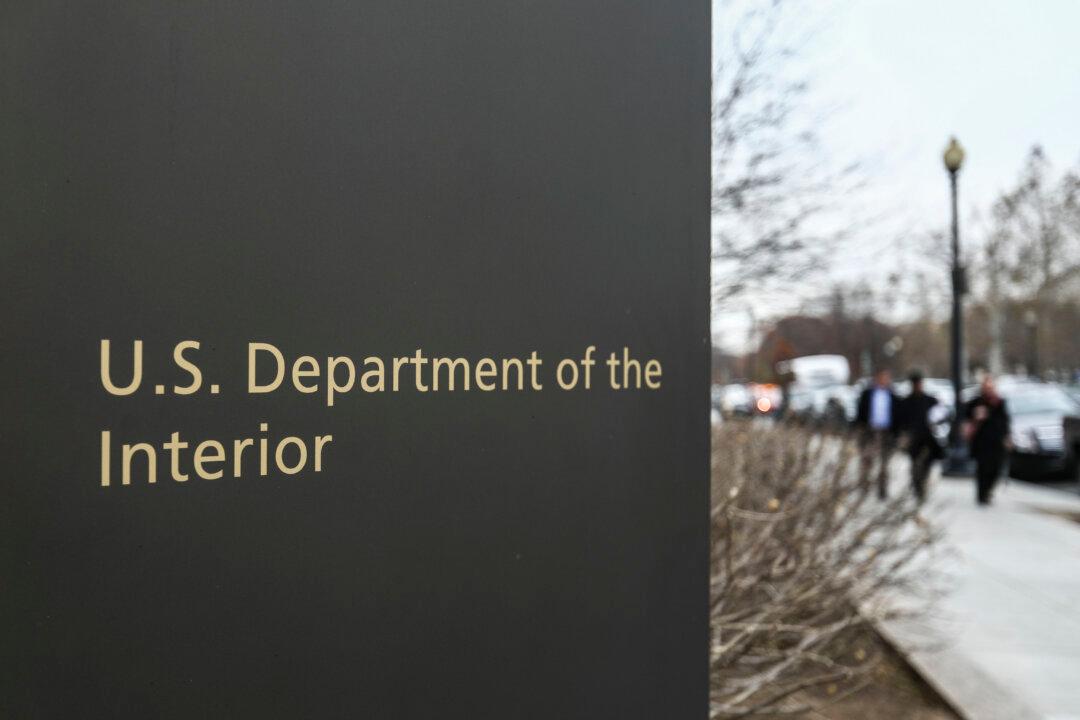 New Interior Chief Issues 6 Orders on 1st Day in Office