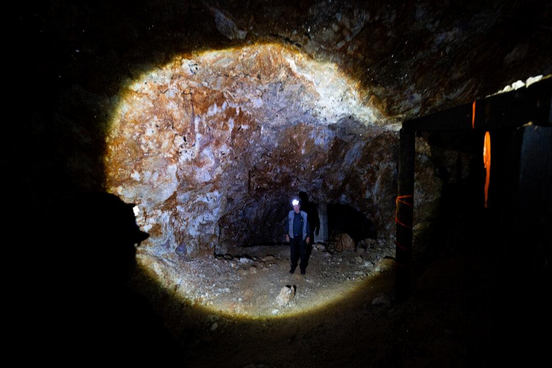 Trump Issues Memo Streamlining Critical Mineral Funding, Permitting