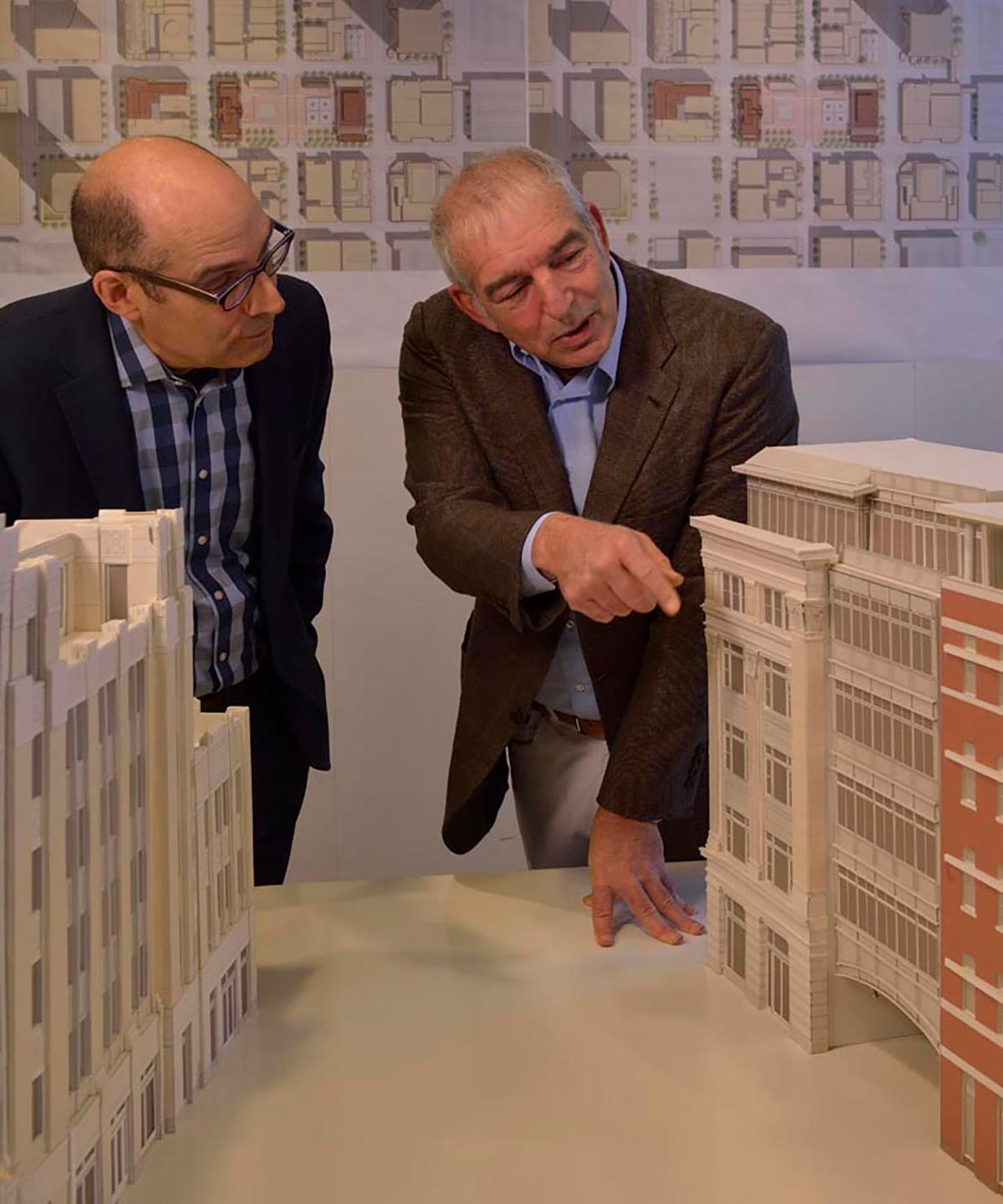 David M. Schwarz (R) and Geoffrey Baer in the David M. Schwarz Architects Inc. office in Washington, from a WTTW special, "Street Smarts" on Feb. 5, 2015. (Cropped image by <a href="https://commons.wikimedia.org/wiki/File:David_M_Schwarz_and_Geoffrey_Baer.jpg" target="_blank" rel="nofollow noopener">Kveater</a>/ <a href="https://creativecommons.org/licenses/by-sa/4.0/deed.en" target="_blank" rel="nofollow noopener">CC BY-SA 4.0</a>)