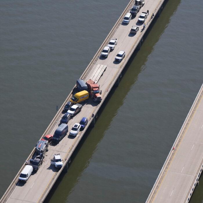 Car Crashes in Foggy Weather Injure 33 People and Force Bridge Near New Orleans to Close for Hours