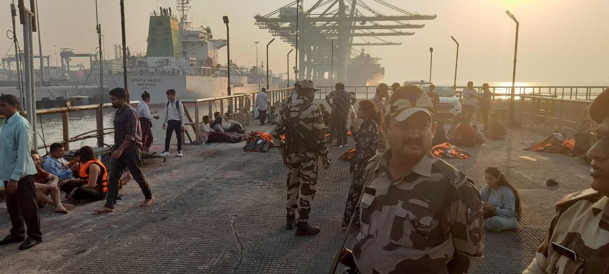 Divers, Helicopters Hunt Survivors of Mumbai Boat Accident That Killed 13