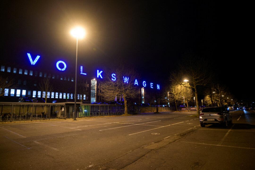 Volkswagen Reaches Union Deal to Cut 35,000 Jobs in Germany