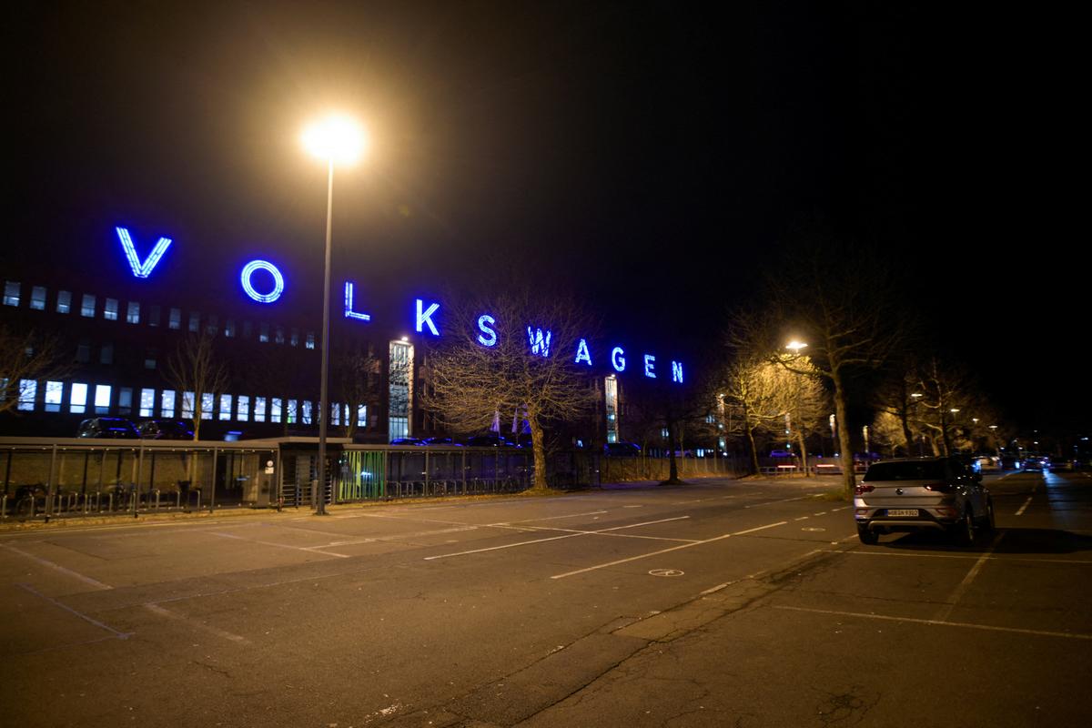 Volkswagen Reaches Union Deal to Cut 35,000 Jobs in Germany