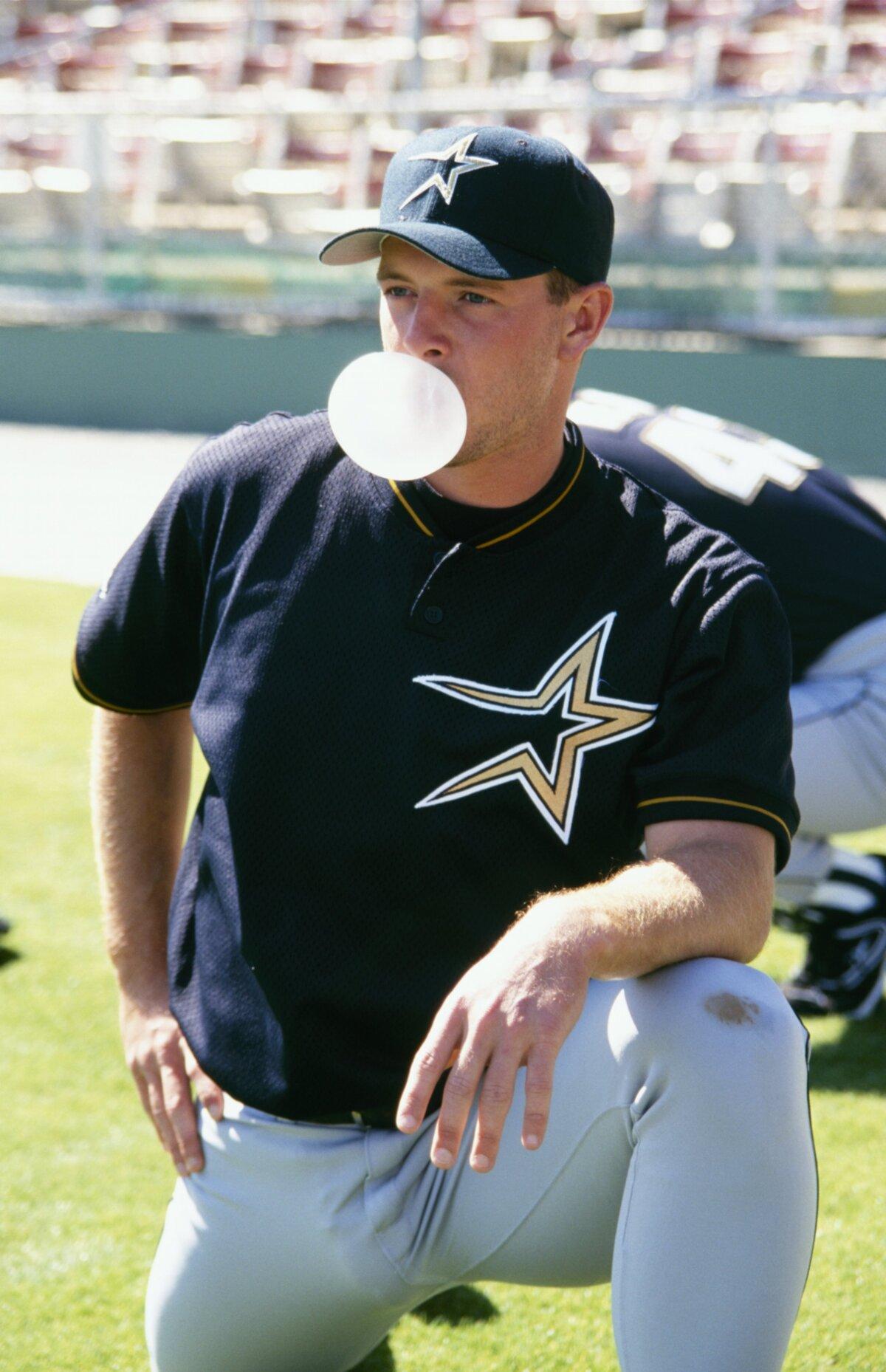 Billy Wagner #13 of the Houston Astros blows a bubble with his gum while stretching prior to their spring training game against the Philadelphia Phillies at Jack Russell Stadium in Clearwater, Florida on March 5, 1998. (David Seelig/Getty Images)
