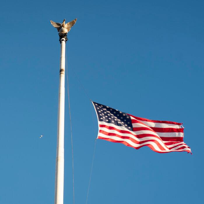 Biden to Keep US Flags at Half-Staff During Trump’s Inauguration, White House Says