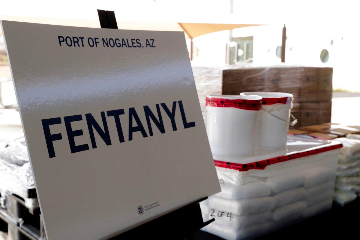It is said that the form of powder and fentanyl in Methane Fetamine have been seized from trucks from Mexico to Arizona from Mexico to Arizona, but at a press conference at Nogares Port, Arizona on January 31. I am. 2019. (Protection of US tax border/Reuters)