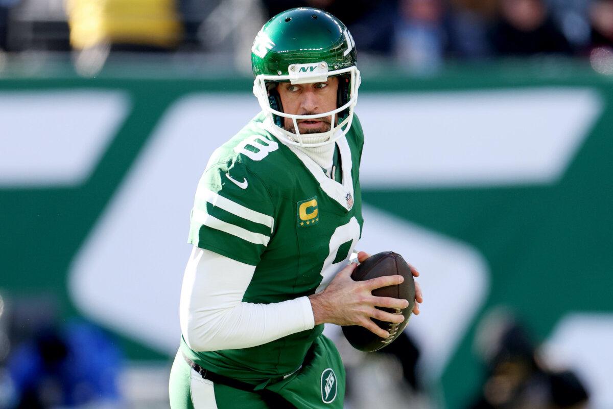 Aaron Rodgers #8 of the New York Jets carries the ball during a game against the Los Angeles Rams at MetLife Stadium in East Rutherford, N.J., on Dec. 22, 2024. (Emilee Chinn/Getty Images)