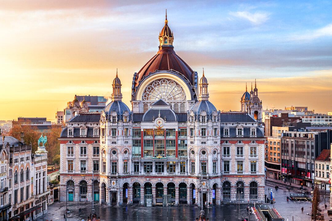 Railroad Cathedral: Antwerp Train Station