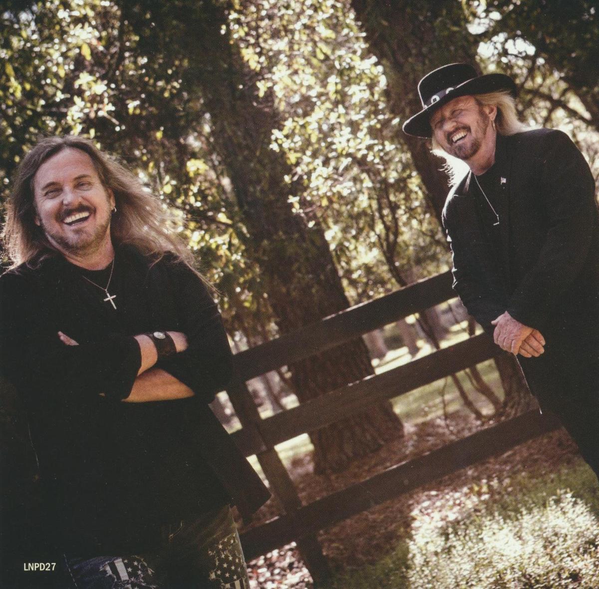 Image insert of Ronnie and Donnie from their 2016 album "Red White & Blue (Live)." Internet Archive. (Public Domain)