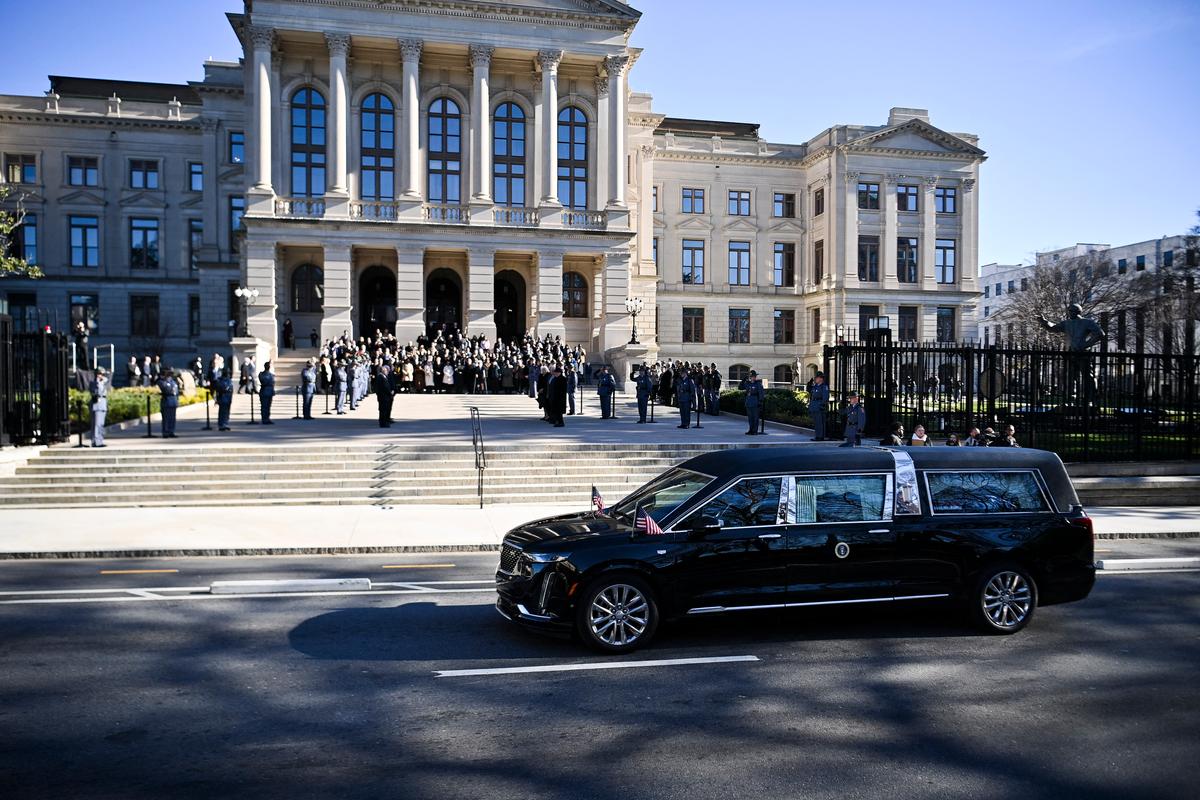 Day in Photos: Jimmy Carter’s Funeral, Shootout in Amsterdam, and Protests in Israel thumbnail