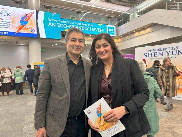 Chris Chatter and Anu Tugnet attended Shen Yun Performing Arts in Birmingham, UK, on Jan. 5, 2025. (Nancy Bao/Epoch Times)