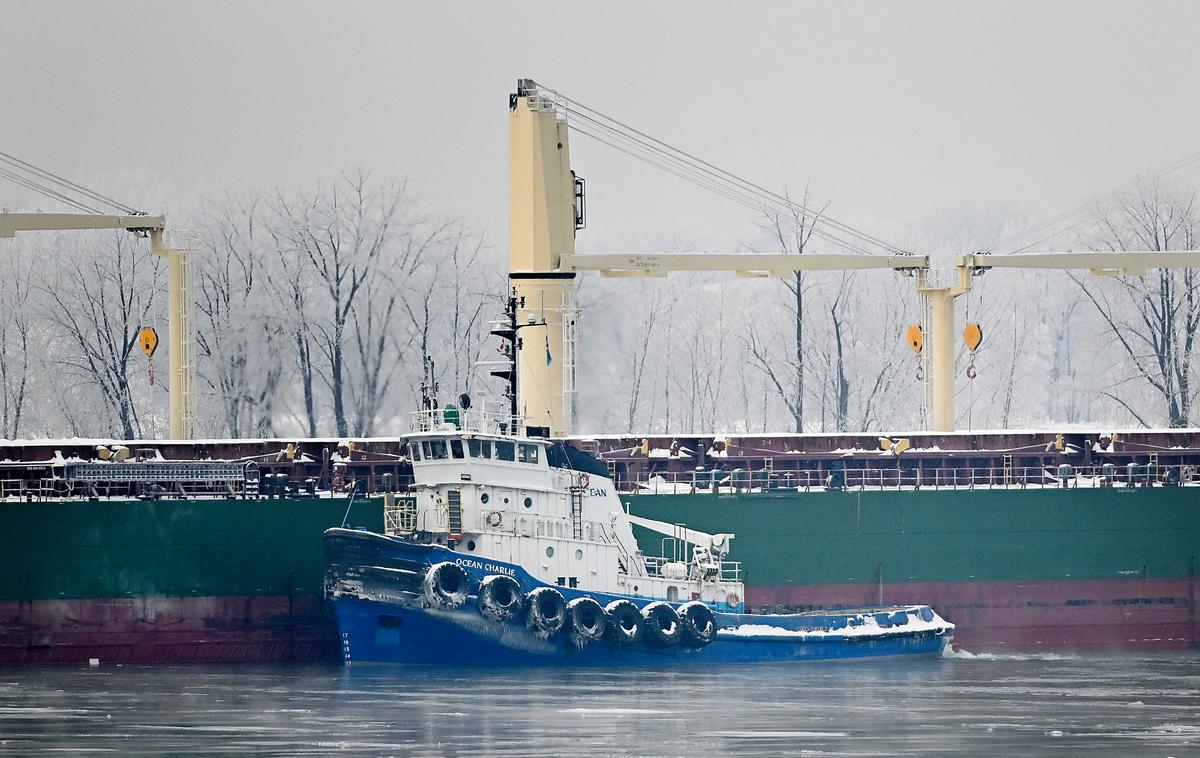Second Attempt to Free Ship Stuck in St. Lawrence River Could Take Place Wednesday