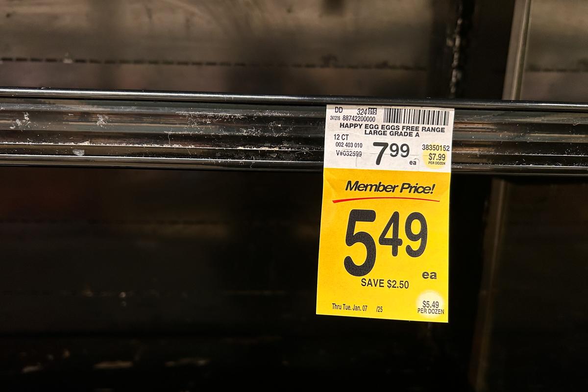 Discounted egg shelves are empty at a Vons store in the Mira Mesa neighborhood in San Diego on Jan. 6, 2025. (Jane Yang/The Epoch Times)