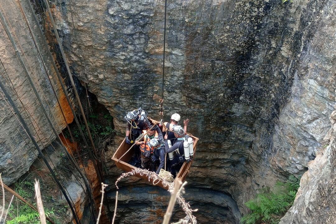 3 Miners Feared Dead in India’s Assam State, 6 Others Trapped