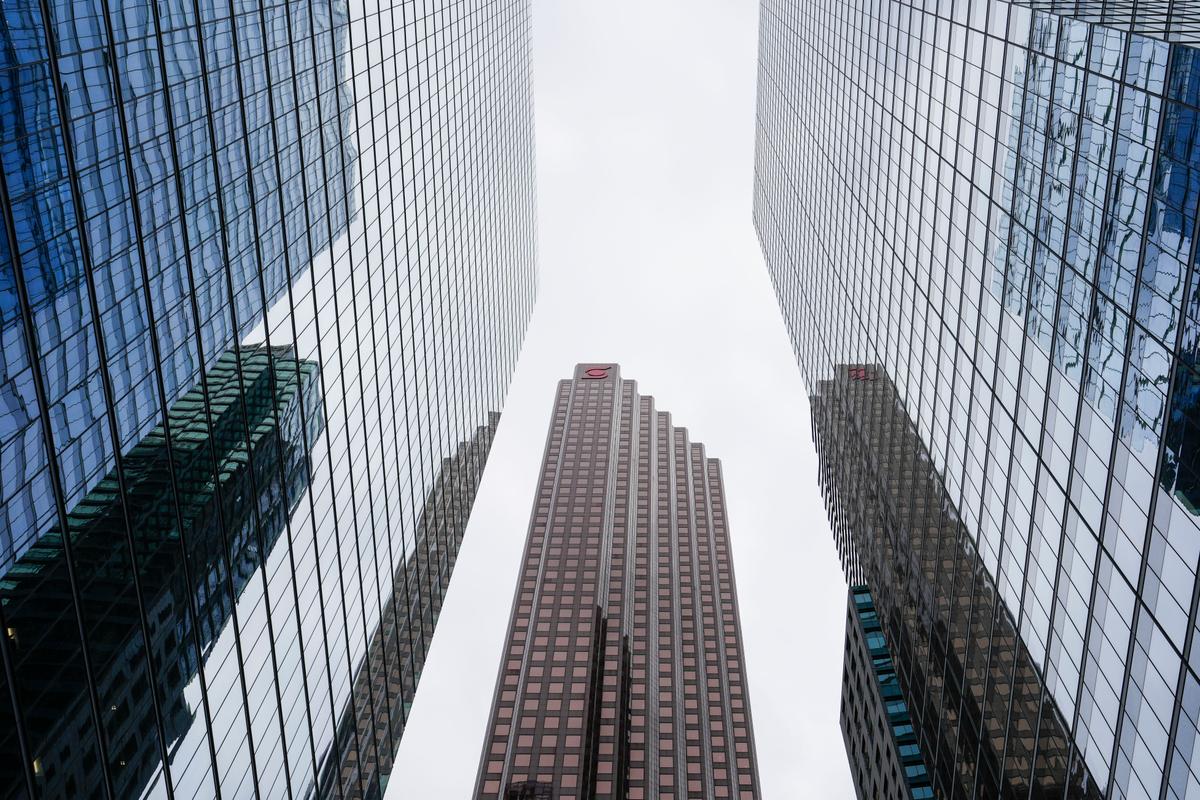 Bank CEOs See Mortgage Risk Easing as Attention Turns to Political Uncertainty