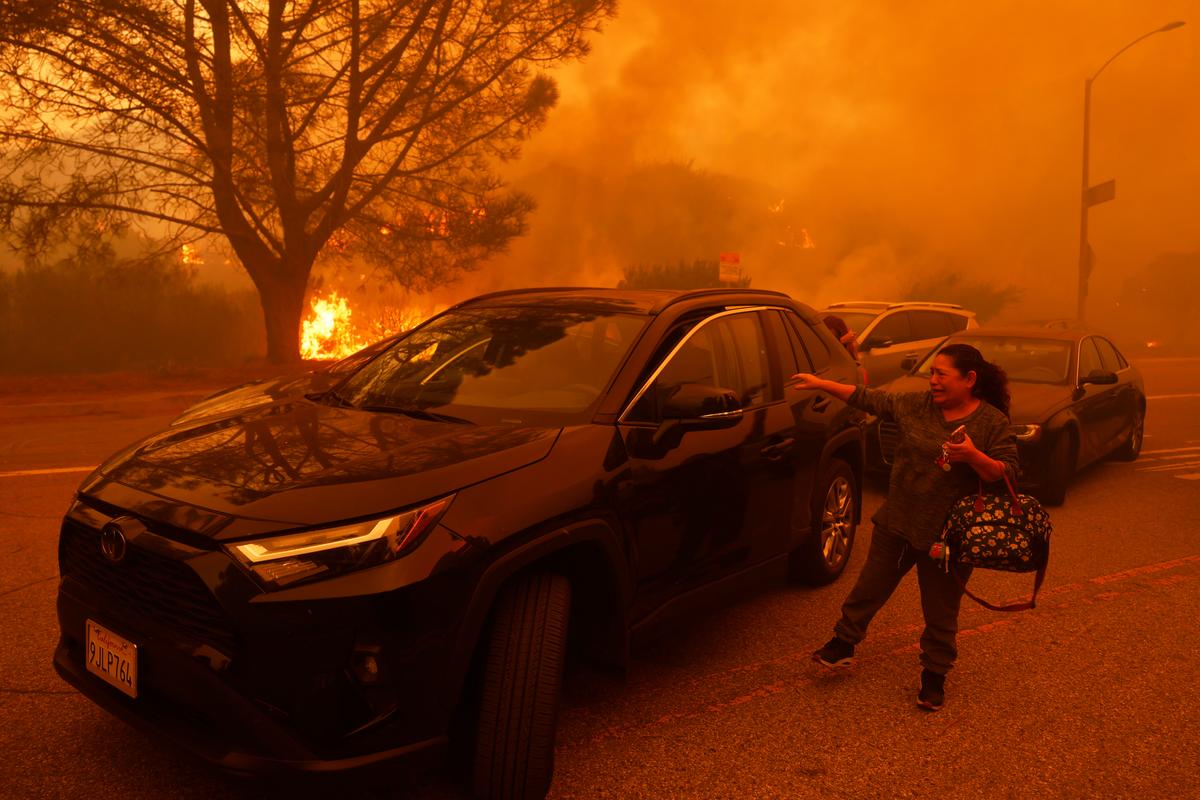 Abandoned Cars Blocked Traffic as Californians Fled Wildfire