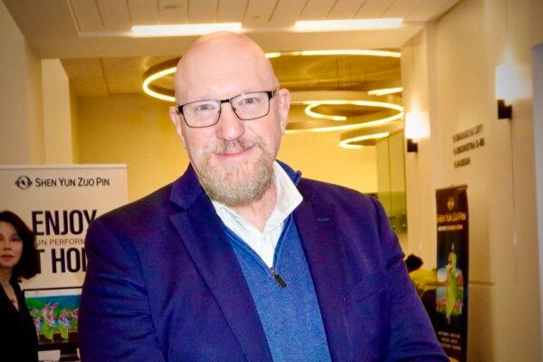Scott Elledge enjoyed Shen Yun at the Columbia County Performing Arts Center in Augusta, Georgia, on Jan. 7, 2024. (Nancy Ma/The Epoch Times)