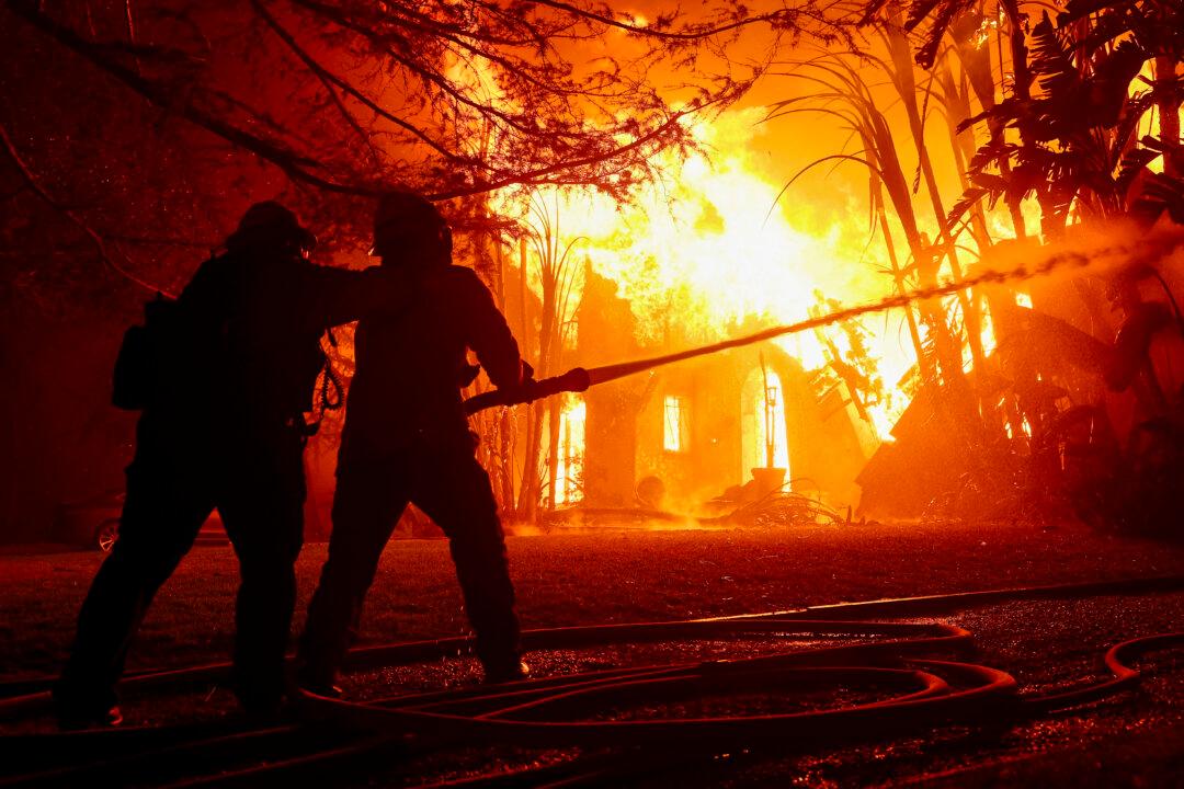Strong Winds, Deadly Fires Devastate Southern California