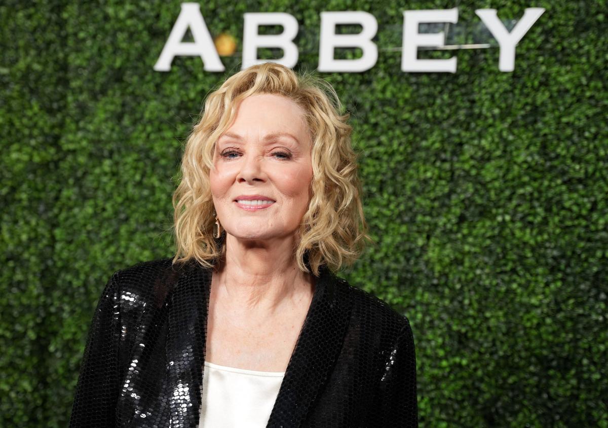 Jean Smart Urges Networks to Forgo Award Shows, Donate to Southern California Fire Victims Instead