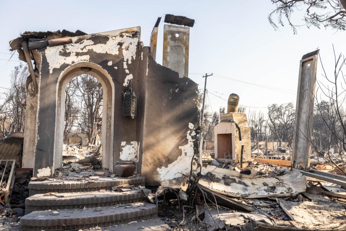 Destruction caused by the Palisades Fire lines neighboorhoods near Los Angeles, Calif., on Jan. 9, 2025. (John Fredricks/The Epoch Times)