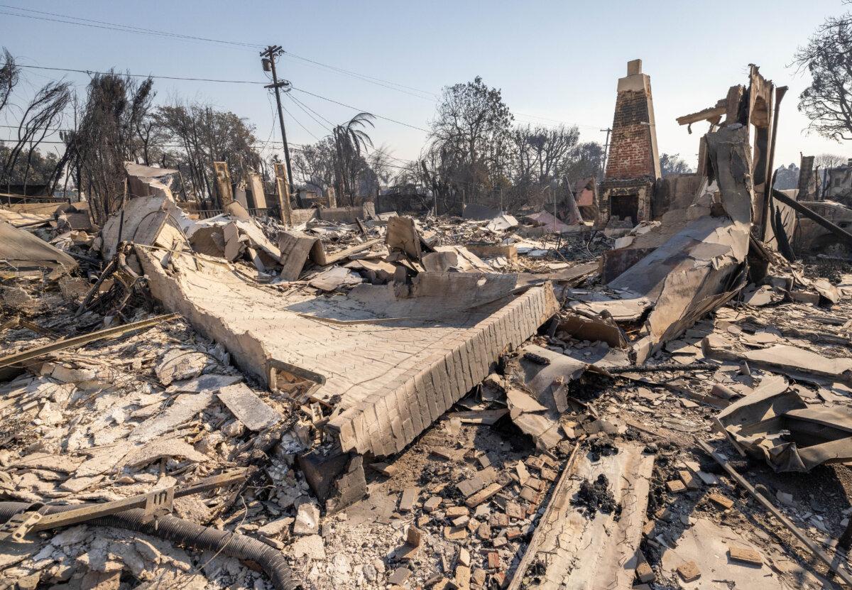 Destruction caused by the Palisades Fire lines neighboorhoods near Los Angeles, Calif., on Jan. 9, 2025. (John Fredricks/The Epoch Times)