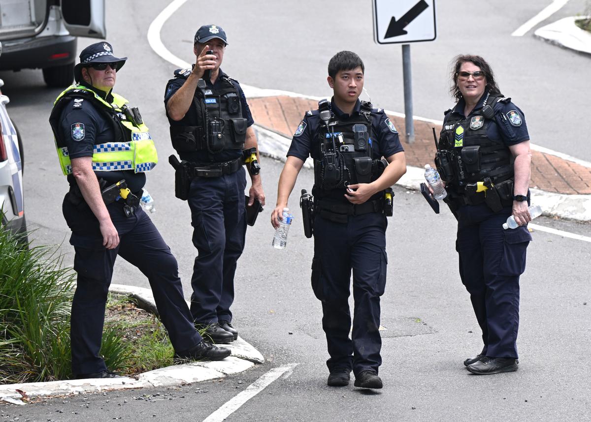 Police Officer and Man Shot in Queensland