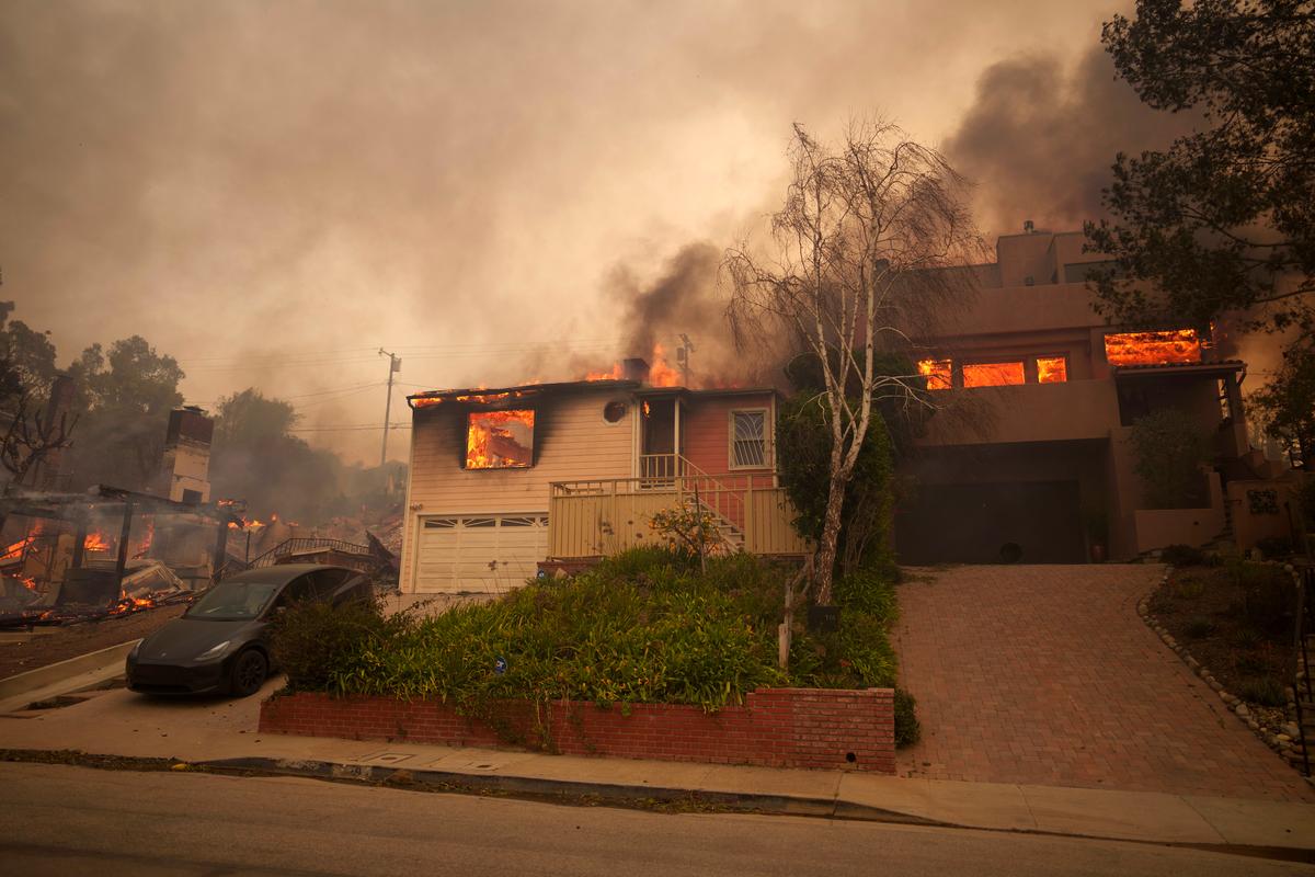 As Wildfires Tear Through Los Angeles County, One Couple Steps up to Shelter Evacuees thumbnail